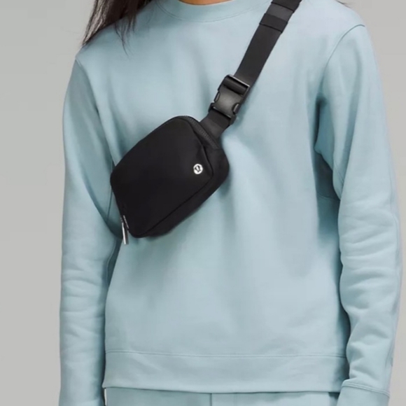lululemon athletica Handbags - Lululemon Everywhere Belt Bag Black  - NWT